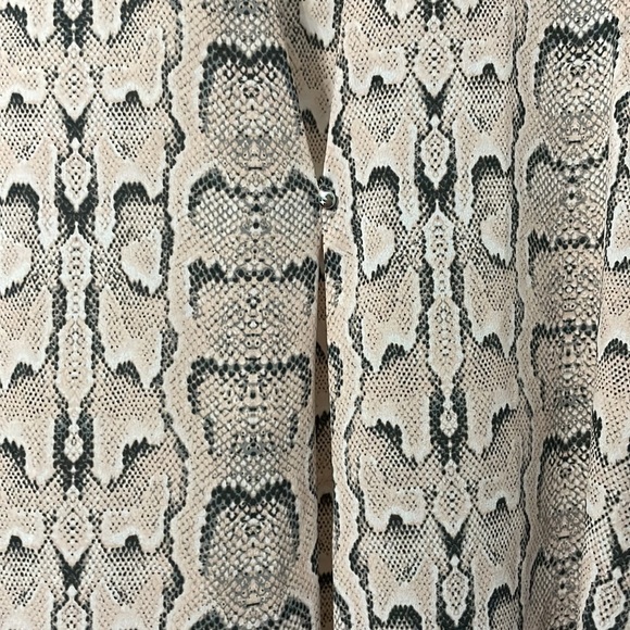 Dex sleeveless blouse, Large - Picture 3 of 3